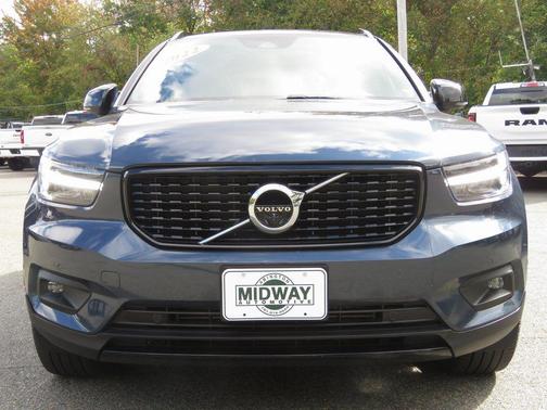 2022 Volvo XC40 T5 R-Design