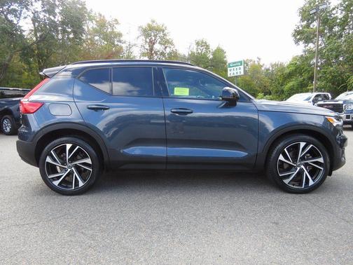 2022 Volvo XC40 T5 R-Design