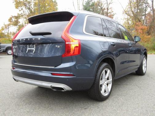 2020 Volvo XC90 T6 Momentum
