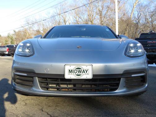 2018 Porsche Panamera 4