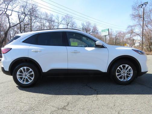 Oxford White 2020 Ford Escape SE