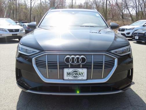 2019 Audi e-tron Premium Plus
