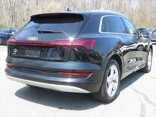 2019 Audi e-tron Premium Plus