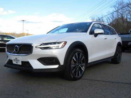 2022 Volvo V60 Cross Country T5