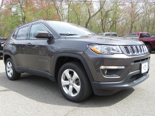 Granite Crystal Metallic Clearcoat 2018 Jeep Compass Latitude