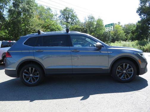 Platinum Gray Metallic 2023 Volkswagen Tiguan 2.0T SE 4MOTION