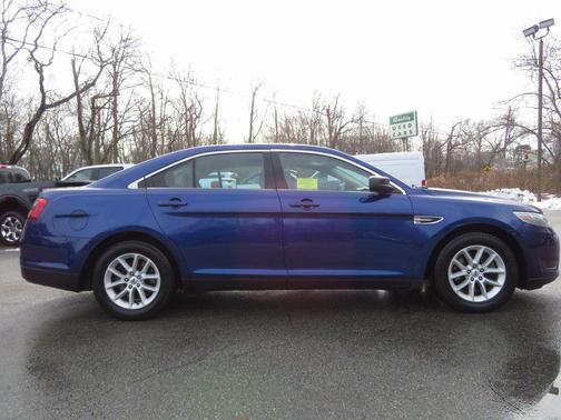 2013 Ford Taurus SE