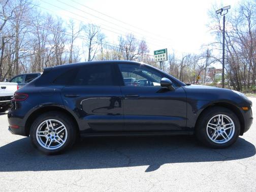 Night Blue Metallic 2017 Porsche Macan Macan