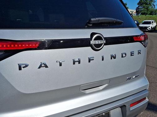 Brilliant Silver Metallic 2025 Nissan Pathfinder SL 4WD