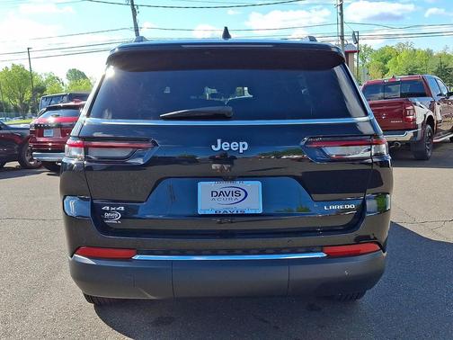 Diamond Black Crystal Pearlcoat 2025 Jeep Grand Cherokee L Laredo
