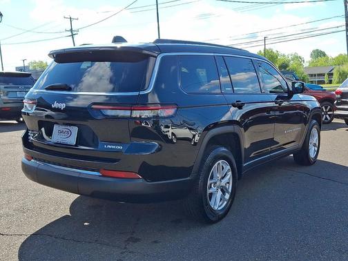 Diamond Black Crystal Pearlcoat 2025 Jeep Grand Cherokee L Laredo