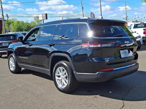 Diamond Black Crystal Pearlcoat 2025 Jeep Grand Cherokee L Laredo