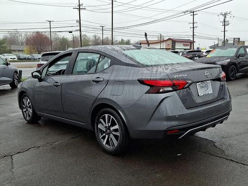 Gun Metallic 2025 Nissan Versa 1.6 SV