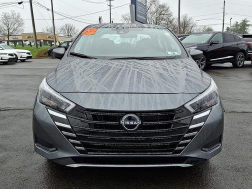 Gun Metallic 2025 Nissan Versa 1.6 SV