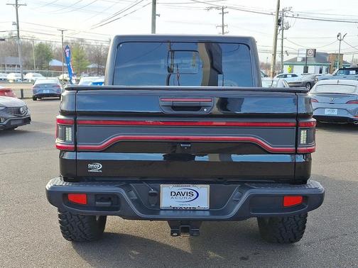 2024 Jeep Gladiator Nighthawk