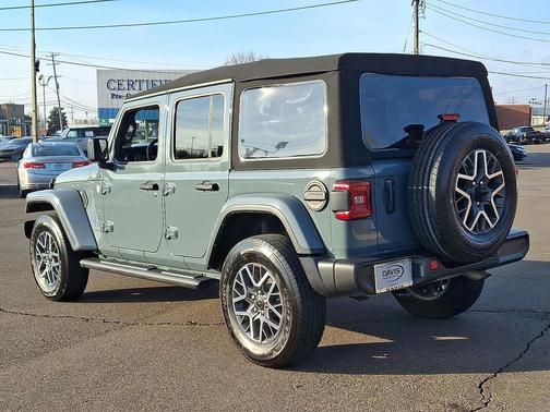 2024 Jeep Wrangler 4-Door Sahara 4x4