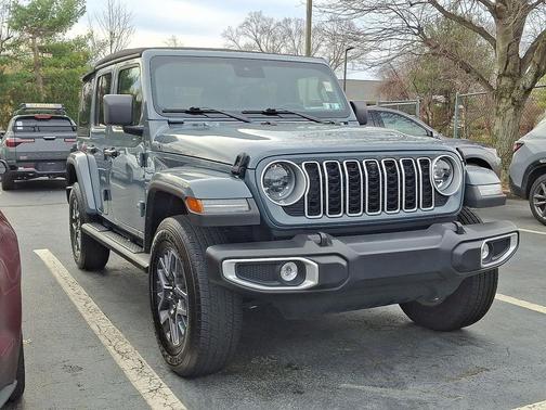 2024 Jeep Wrangler 4-Door Sahara 4x4