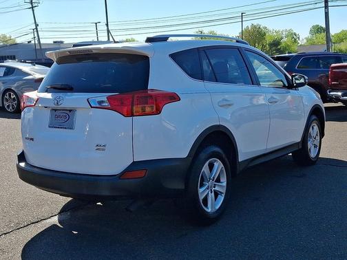 Super White 2013 Toyota RAV4 XLE
