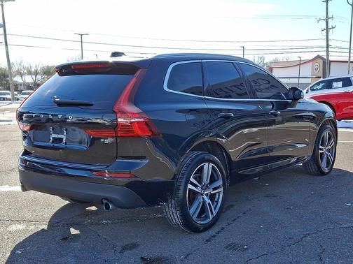 2021 Volvo XC60 T5 Momentum