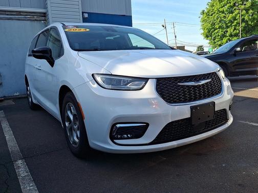 Bright White Clearcoat 2024 Chrysler Pacifica Limited