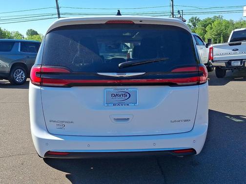 Bright White Clearcoat 2024 Chrysler Pacifica Limited