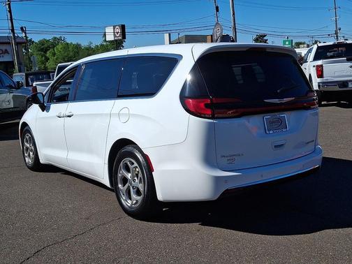 Bright White Clearcoat 2024 Chrysler Pacifica Limited