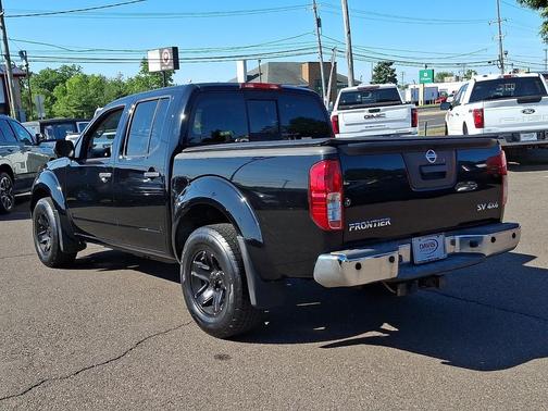 Super Black 2014 Nissan Frontier SV