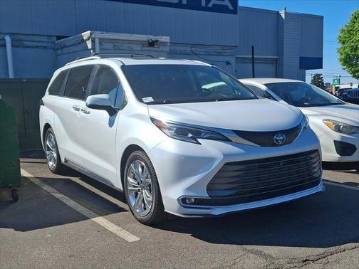 2022 Toyota Sienna Platinum 7 Passenger