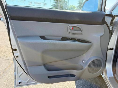 2008 Kia Rondo