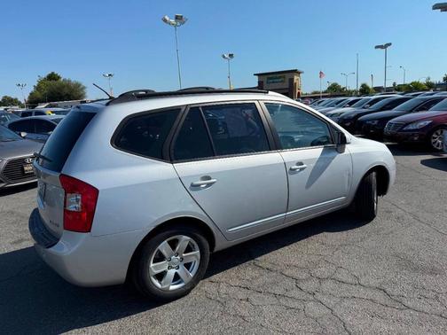 2008 Kia Rondo