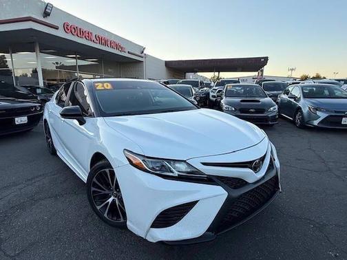 2020 Toyota Camry SE Nightshade