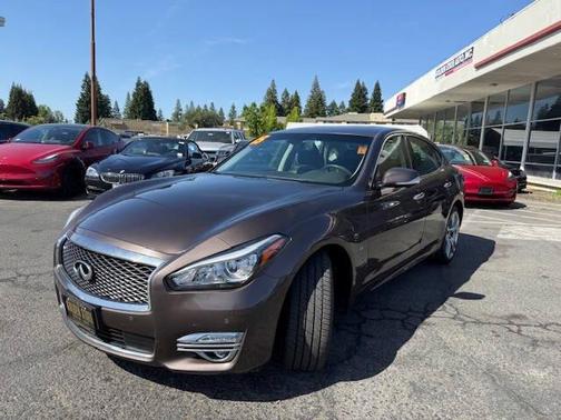 2015 INFINITI Q70 3.7