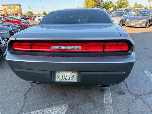 2012 Dodge Challenger SXT