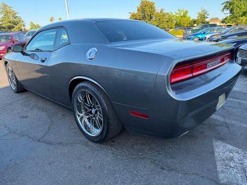 2012 Dodge Challenger SXT