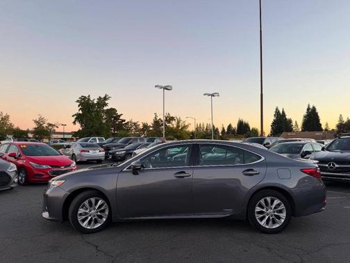 2014 Lexus ES 300h Base
