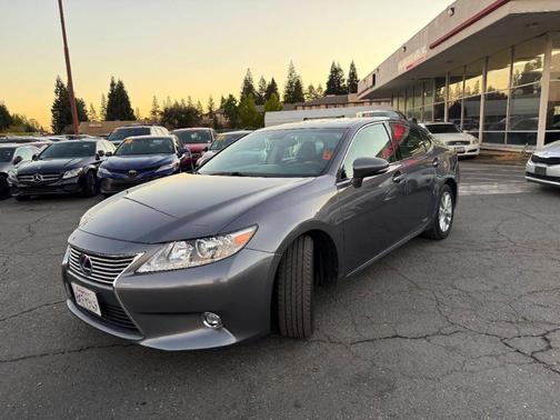 2014 Lexus ES 300h Base
