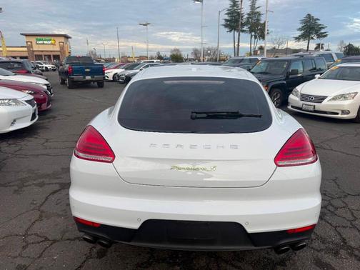 2016 Porsche Panamera S