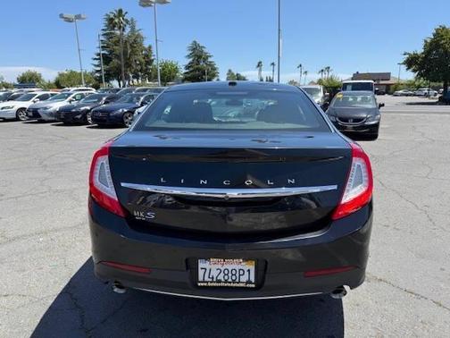 2015 Lincoln MKS Base