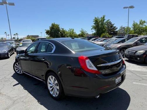 2015 Lincoln MKS Base