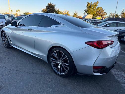 2017 INFINITI Q60 2.0T