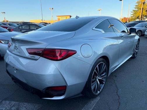 2017 INFINITI Q60 2.0T