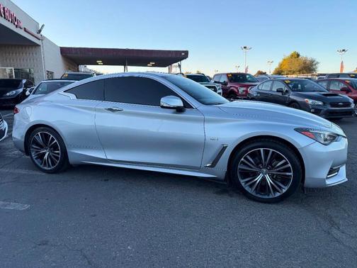 2017 INFINITI Q60 2.0T