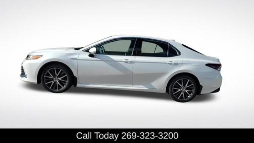 2021 Toyota Camry Hybrid XLE