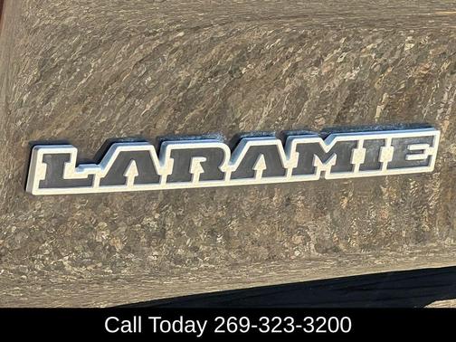 Diamond Black Crystal Pearlcoat 2023 RAM 1500 Laramie