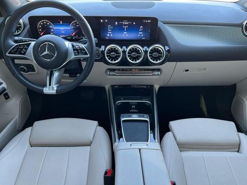 Night Black 2025 Mercedes-Benz GLA 250 4MATIC