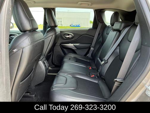 Light Brownstone Pearlcoat 2019 Jeep Cherokee Latitude Plus