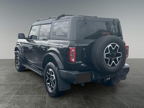 Shadow Black 2024 Ford Bronco Outer Banks