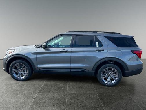 Carbonized Gray Metallic 2026 Ford Explorer Active w/200A Pkg