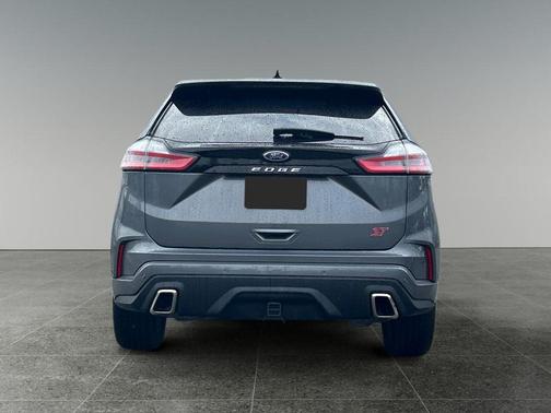 Gray Metallic 2023 Ford Edge ST
