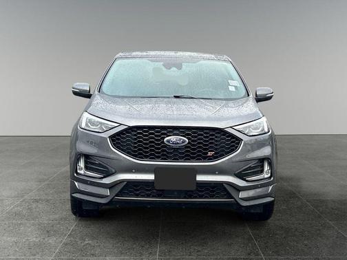 Gray Metallic 2023 Ford Edge ST
